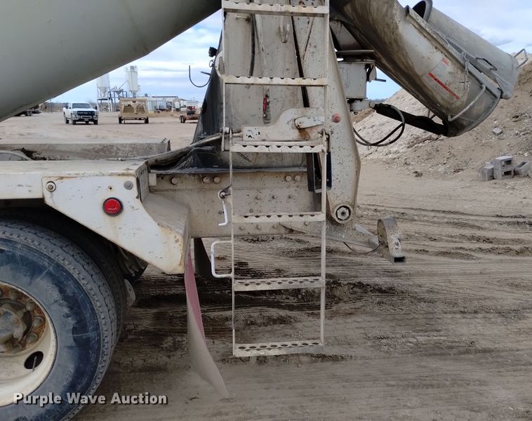 image for item DQ5975 1999 International 5000 ready mix truck