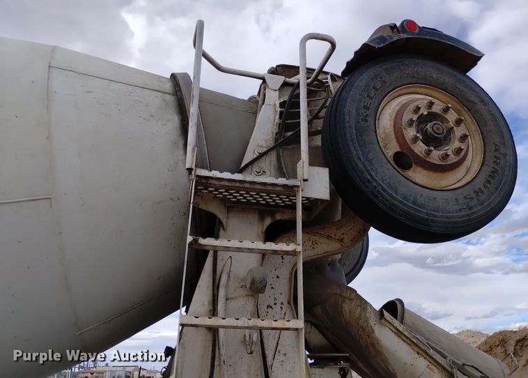 image for item DQ5975 1999 International 5000 ready mix truck