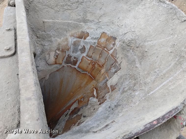 image for item DQ5975 1999 International 5000 ready mix truck