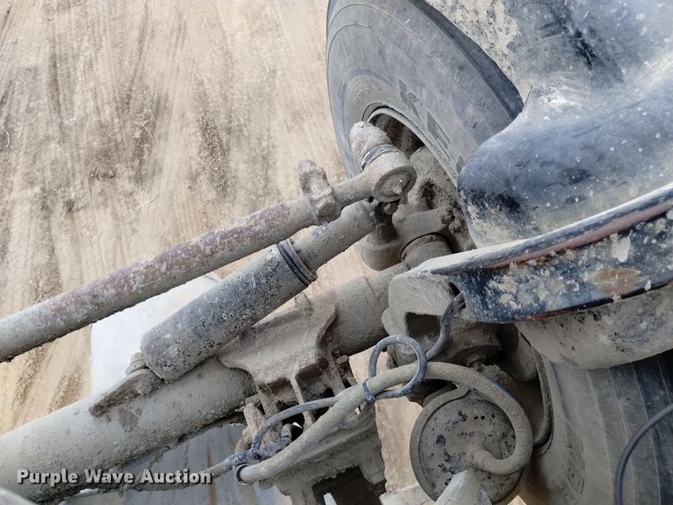 image for item DQ5975 1999 International 5000 ready mix truck