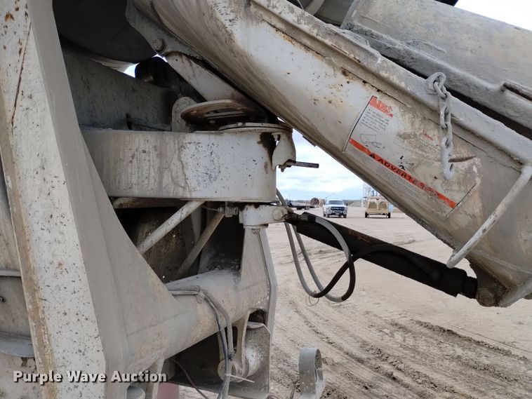 image for item DQ5975 1999 International 5000 ready mix truck