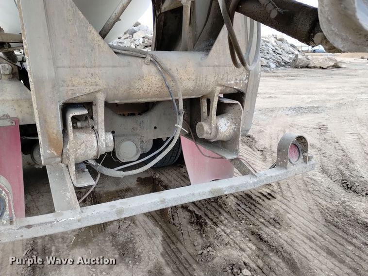 image for item DQ5975 1999 International 5000 ready mix truck