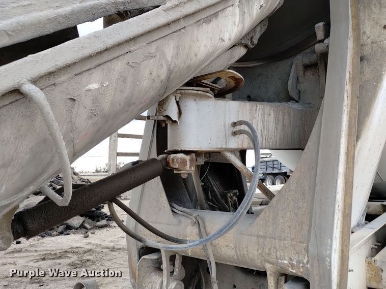 image for item DQ5975 1999 International 5000 ready mix truck