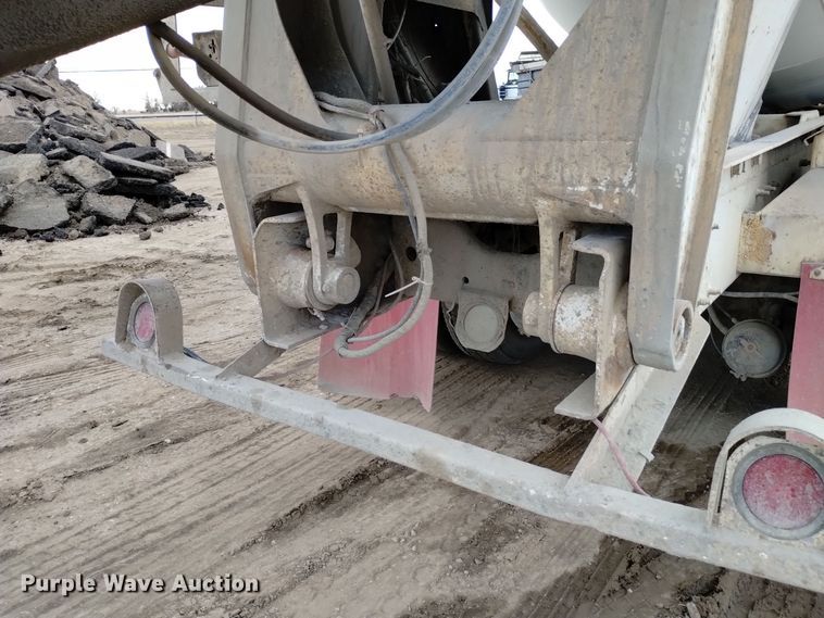 image for item DQ5975 1999 International 5000 ready mix truck