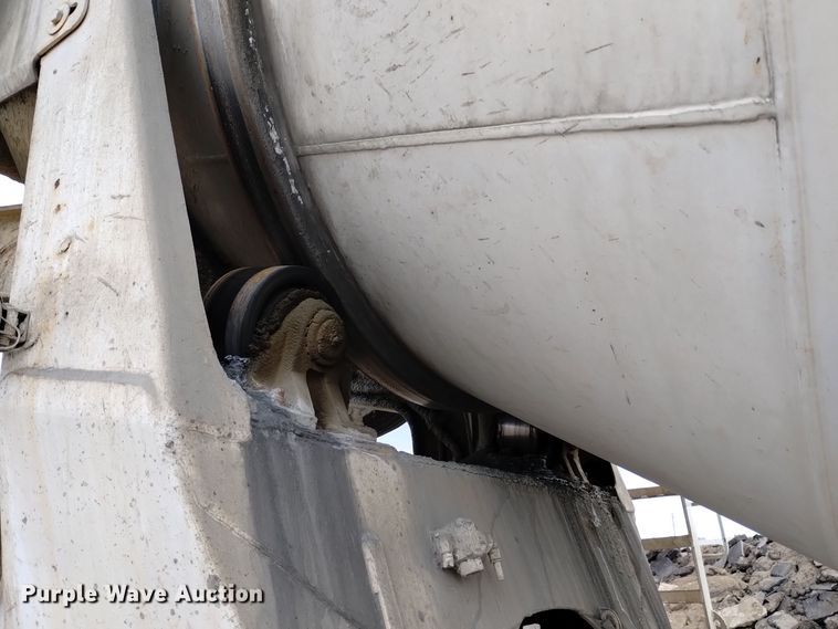 image for item DQ5975 1999 International 5000 ready mix truck