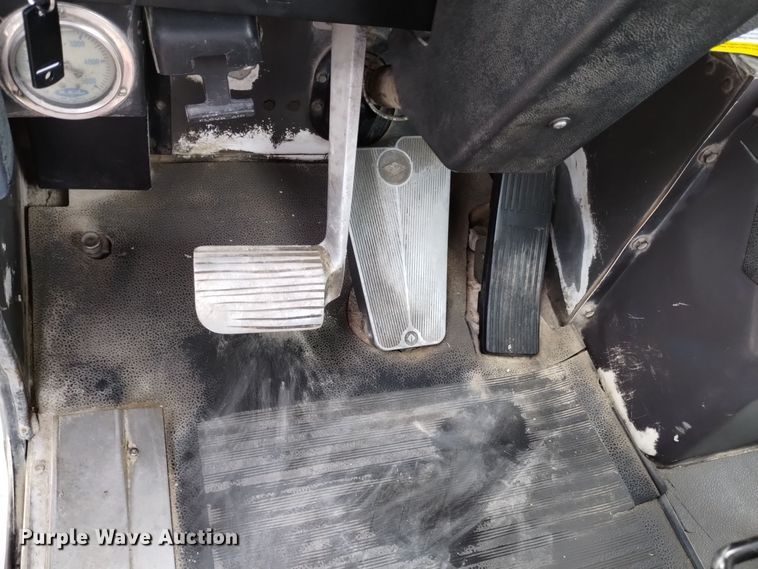 image for item DQ5975 1999 International 5000 ready mix truck