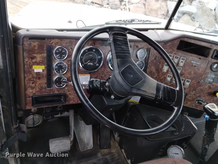 image for item DQ5975 1999 International 5000 ready mix truck