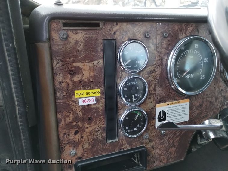 image for item DQ5975 1999 International 5000 ready mix truck