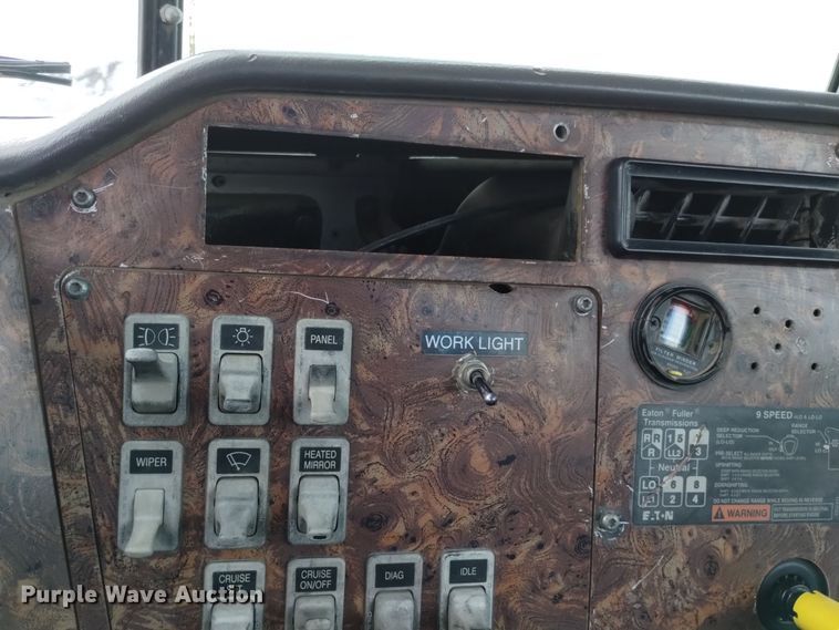 image for item DQ5975 1999 International 5000 ready mix truck