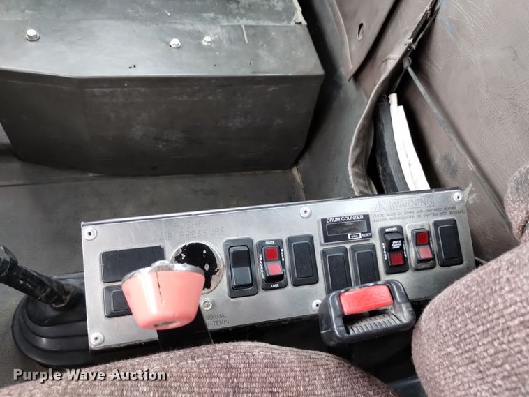 image for item DQ5975 1999 International 5000 ready mix truck