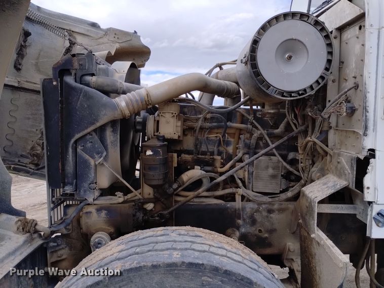 image for item DQ5975 1999 International 5000 ready mix truck