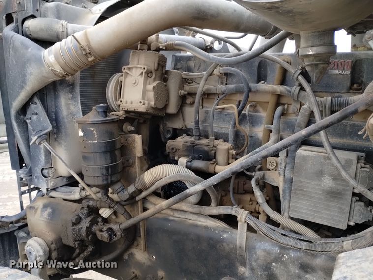 image for item DQ5975 1999 International 5000 ready mix truck