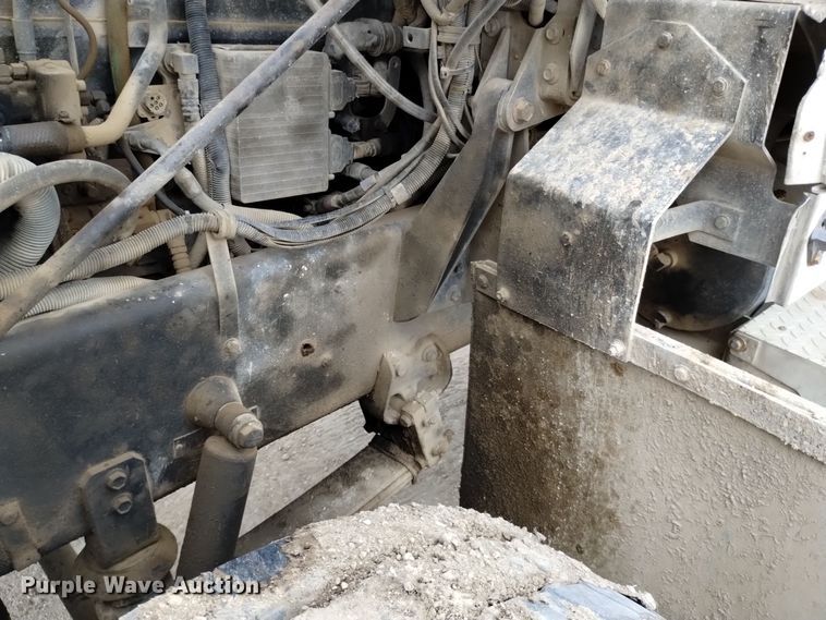 image for item DQ5975 1999 International 5000 ready mix truck