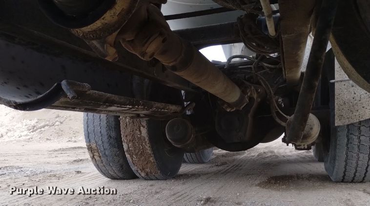 image for item DQ5975 1999 International 5000 ready mix truck