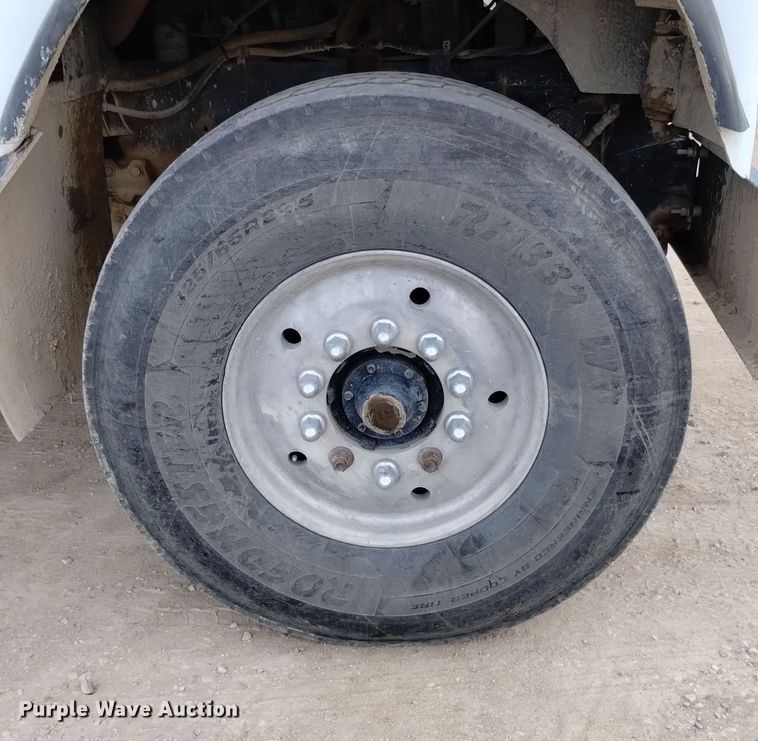 image for item DQ5975 1999 International 5000 ready mix truck