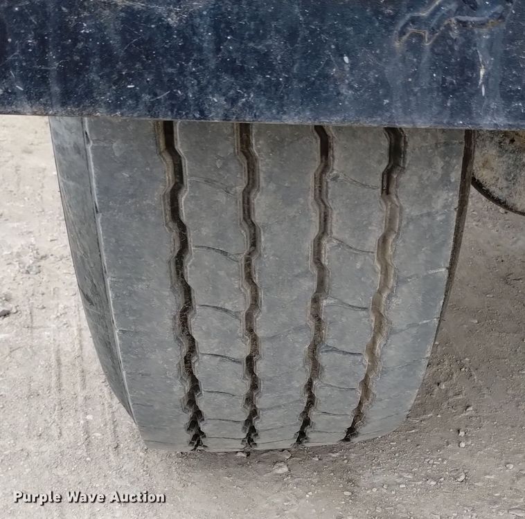 image for item DQ5975 1999 International 5000 ready mix truck