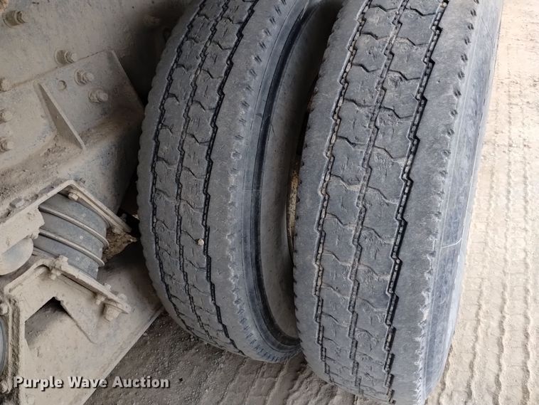 image for item DQ5975 1999 International 5000 ready mix truck