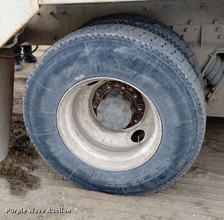 image for item DQ5975 1999 International 5000 ready mix truck