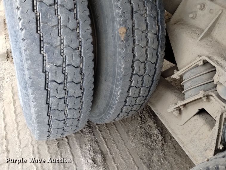 image for item DQ5975 1999 International 5000 ready mix truck