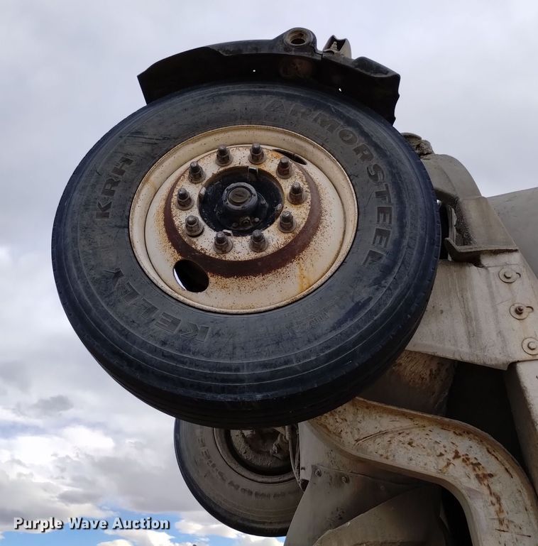 image for item DQ5975 1999 International 5000 ready mix truck