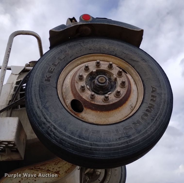 image for item DQ5975 1999 International 5000 ready mix truck