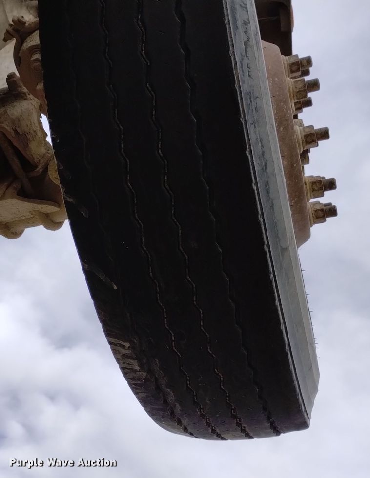 image for item DQ5975 1999 International 5000 ready mix truck