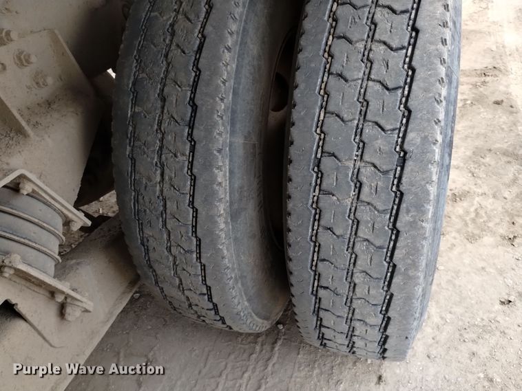 image for item DQ5975 1999 International 5000 ready mix truck