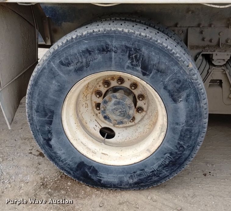 image for item DQ5975 1999 International 5000 ready mix truck