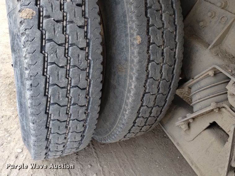 image for item DQ5975 1999 International 5000 ready mix truck