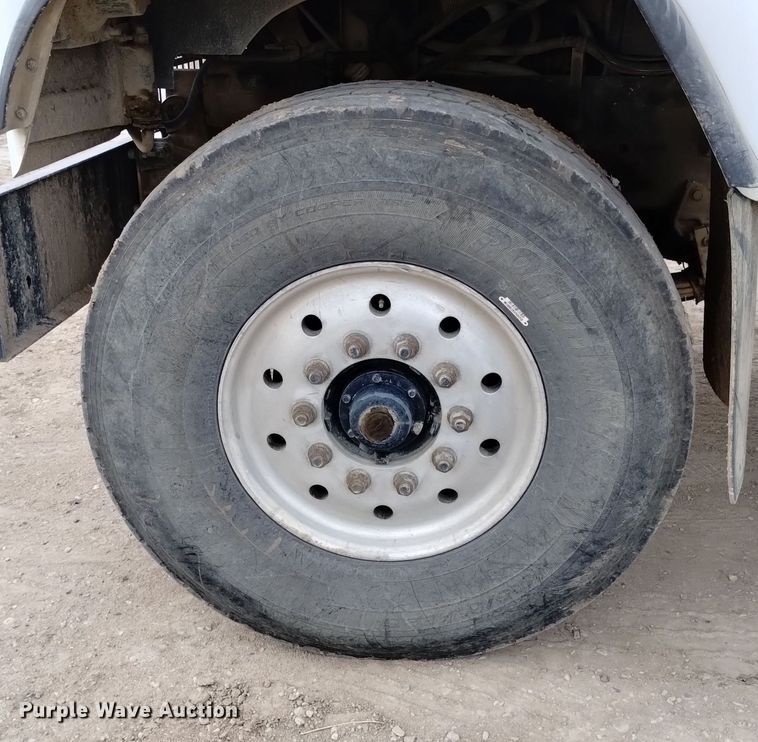 image for item DQ5975 1999 International 5000 ready mix truck