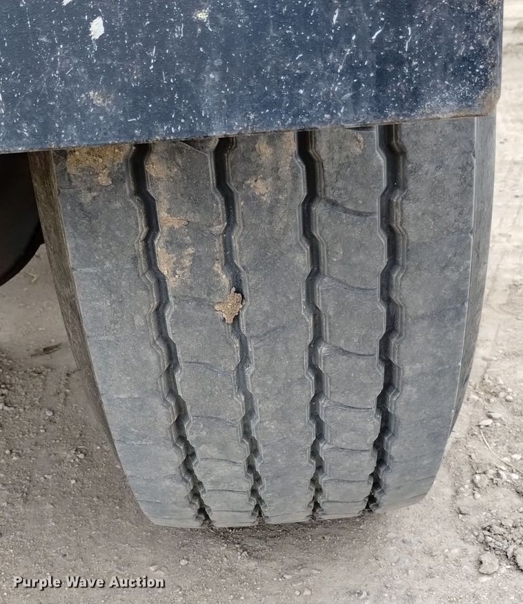 image for item DQ5975 1999 International 5000 ready mix truck