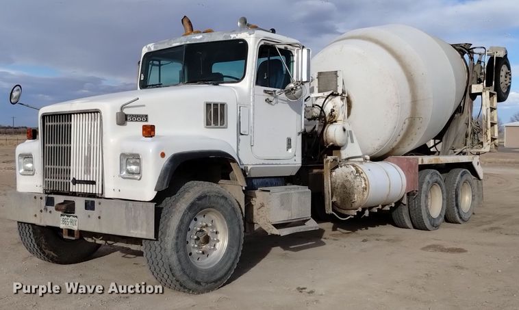 image for item DQ5977 2000 International 5000 ready mix truck