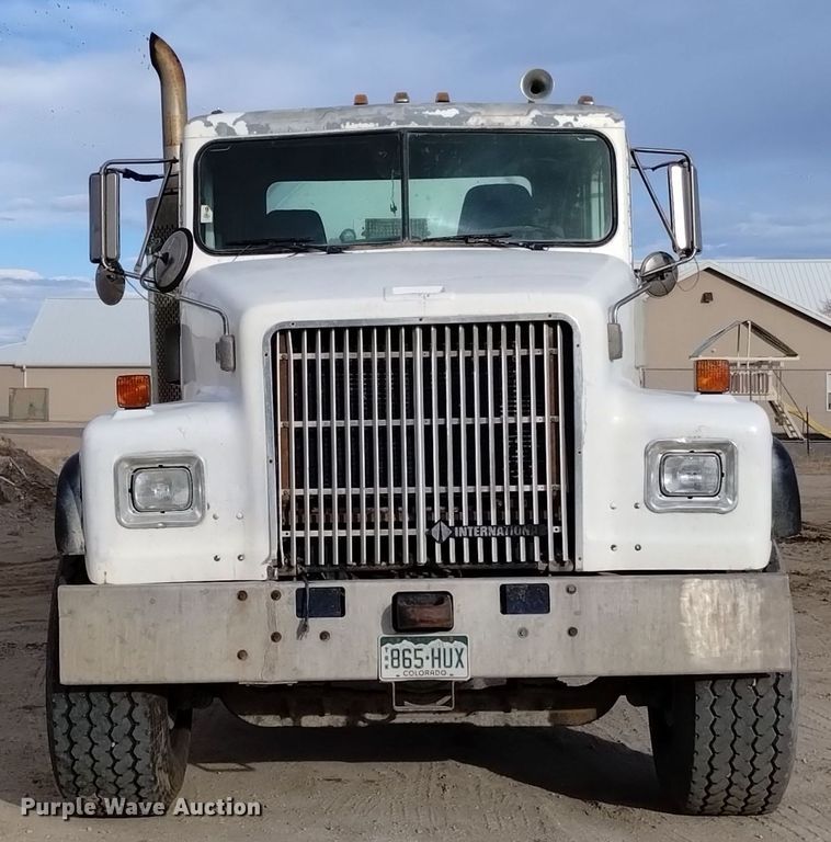 image for item DQ5977 2000 International 5000 ready mix truck