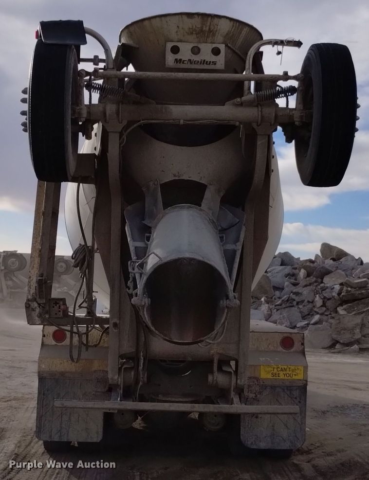 image for item DQ5977 2000 International 5000 ready mix truck