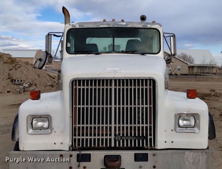 image for item DQ5977 2000 International 5000 ready mix truck