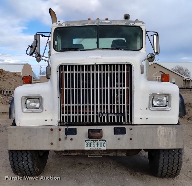 image for item DQ5977 2000 International 5000 ready mix truck