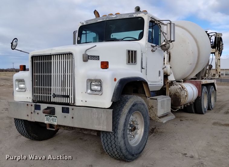 image for item DQ5977 2000 International 5000 ready mix truck