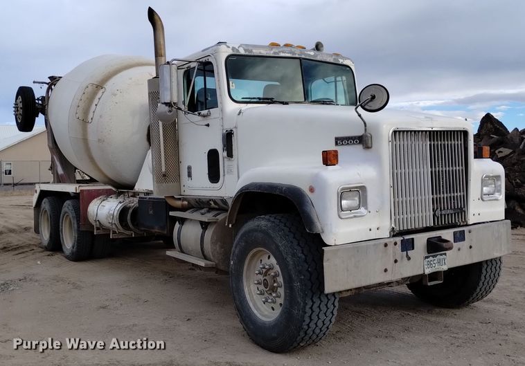 image for item DQ5977 2000 International 5000 ready mix truck