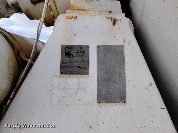 image for item DQ5977 2000 International 5000 ready mix truck