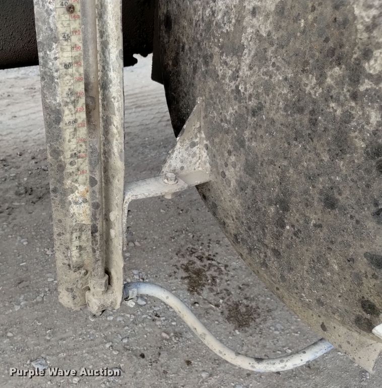 image for item DQ5977 2000 International 5000 ready mix truck