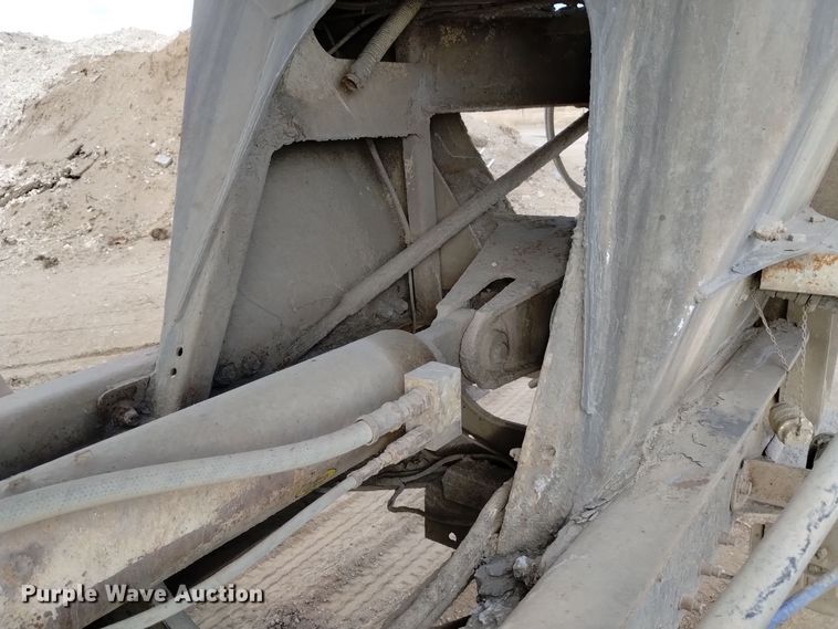 image for item DQ5977 2000 International 5000 ready mix truck