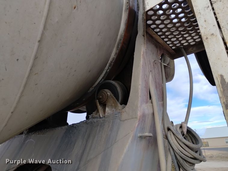 image for item DQ5977 2000 International 5000 ready mix truck