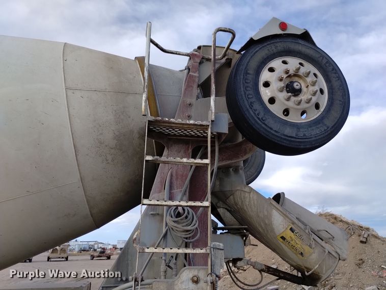 image for item DQ5977 2000 International 5000 ready mix truck