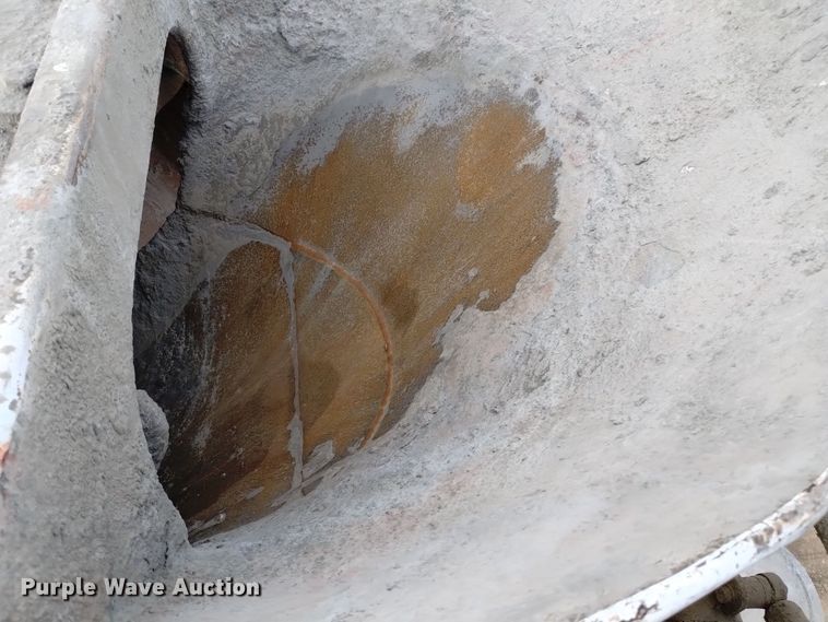 image for item DQ5977 2000 International 5000 ready mix truck