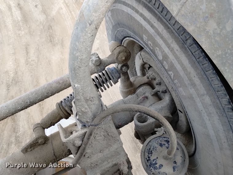 image for item DQ5977 2000 International 5000 ready mix truck