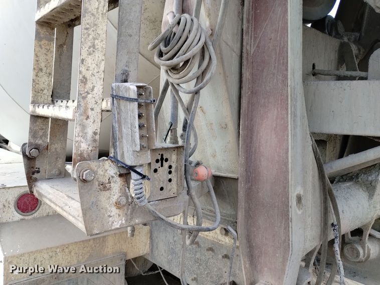 image for item DQ5977 2000 International 5000 ready mix truck