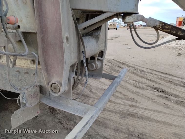 image for item DQ5977 2000 International 5000 ready mix truck