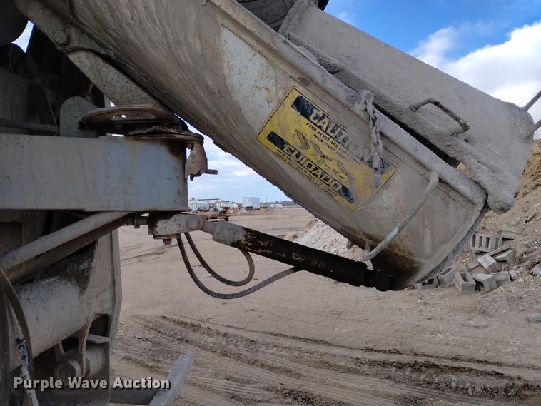 image for item DQ5977 2000 International 5000 ready mix truck