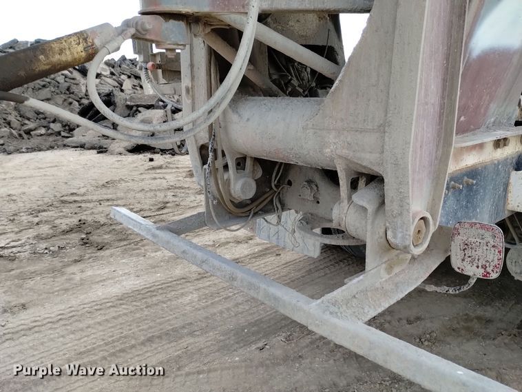 image for item DQ5977 2000 International 5000 ready mix truck