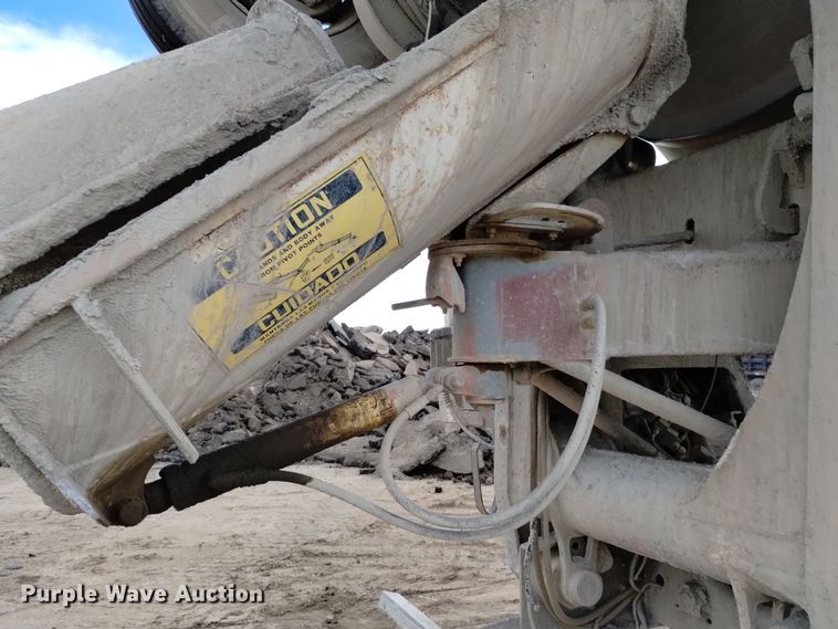 image for item DQ5977 2000 International 5000 ready mix truck